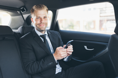 Fahrgast bestellt sein Taxi bequem per App